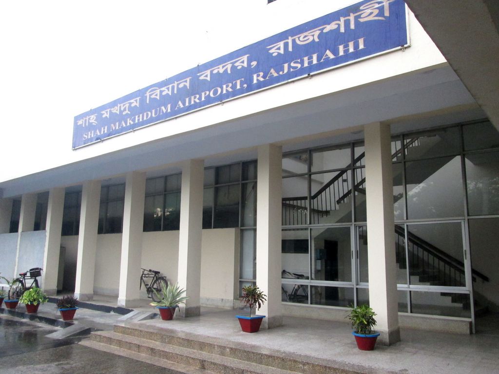 Shah Makhdum Airport